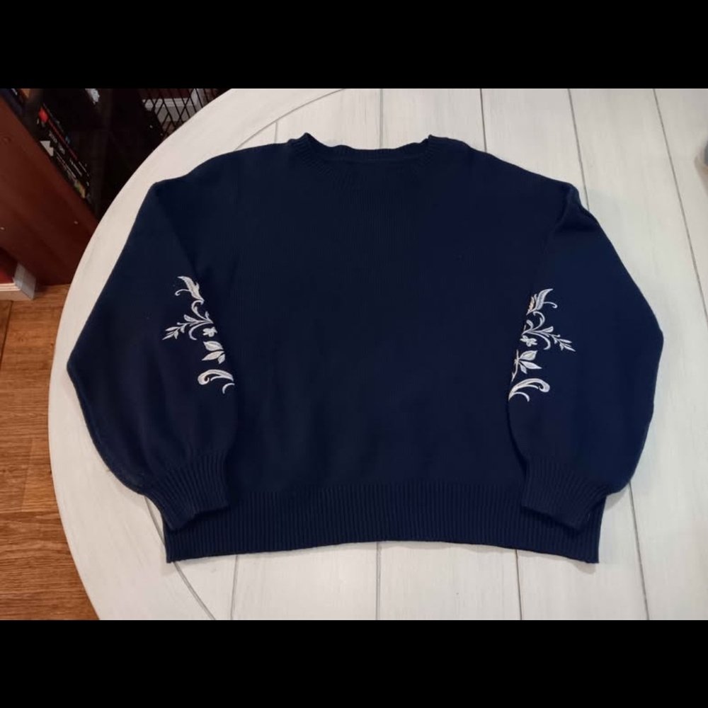 Women's XL Navy Blue Floral Embroidered Sweater